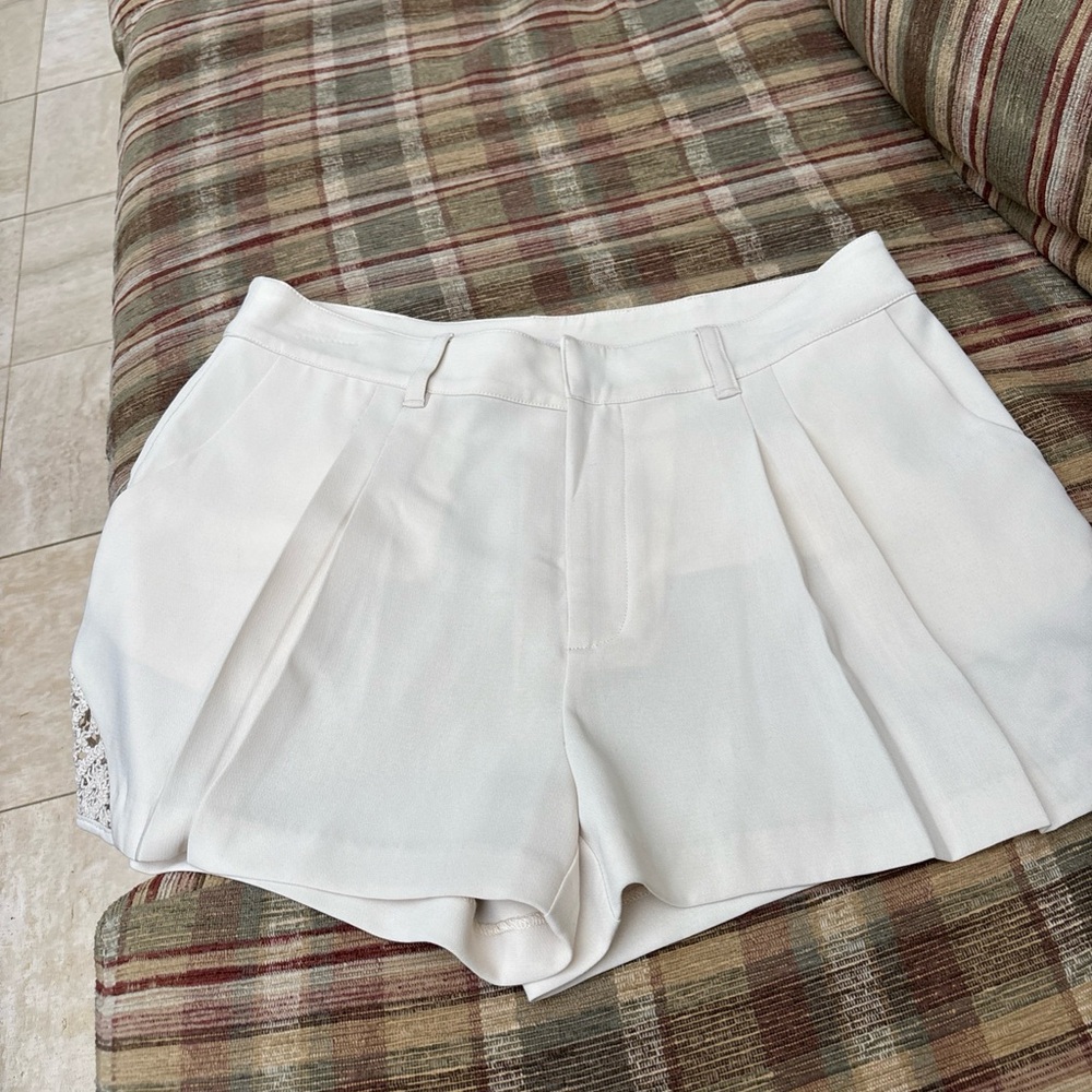 Cinq à Sept Cream High Waist Shorts with Lace Accent - Picture 2 of 8